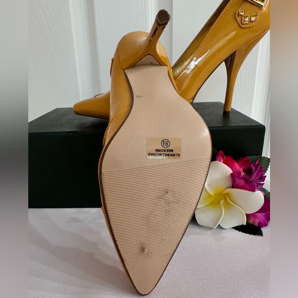 DELICIOUS ~ Patent Yellow Cruelty-Free 5” Stiletto Heels w/Gold Accents size 8.5 - Picture 8 of 10